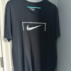 Nike Men’s Athletic Cut Dri-Fit Short Sleeve T-Shirt